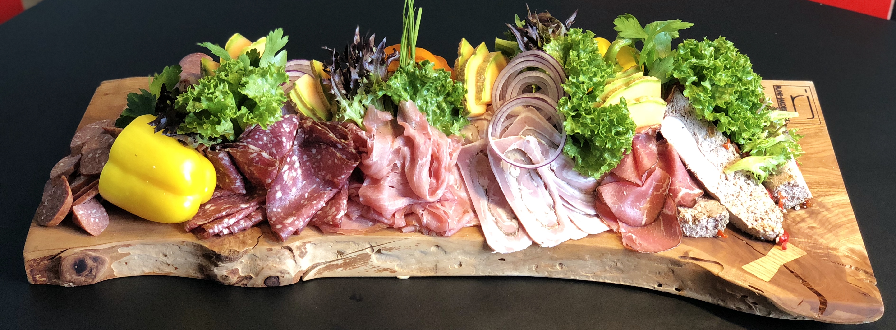 00 A UGENS TAPAS HIT