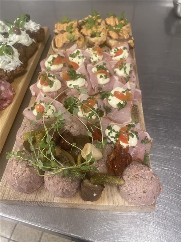 00 B. NYTÅRS TAPAS MENU