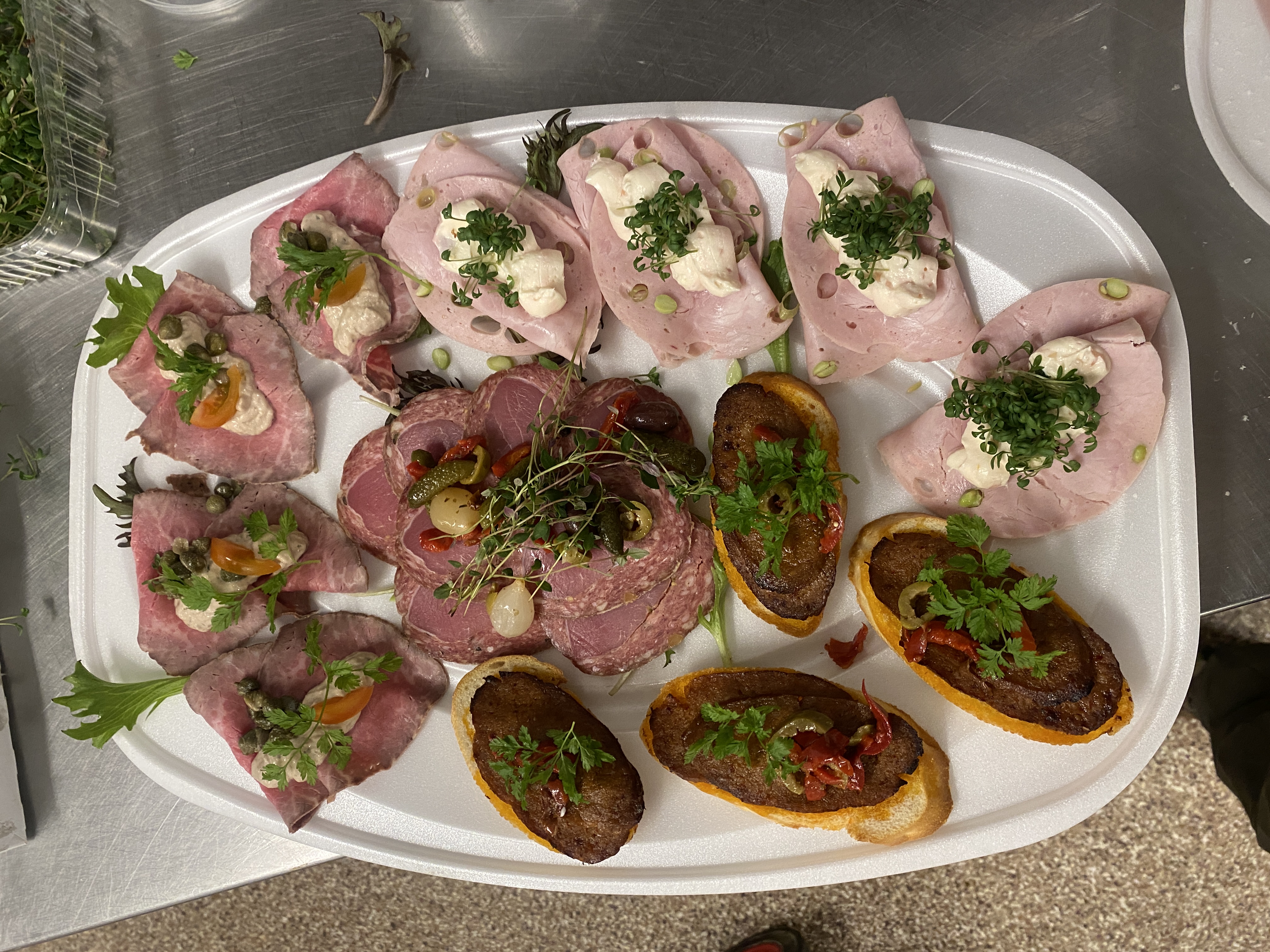 00 A UGENS TAPAS HIT